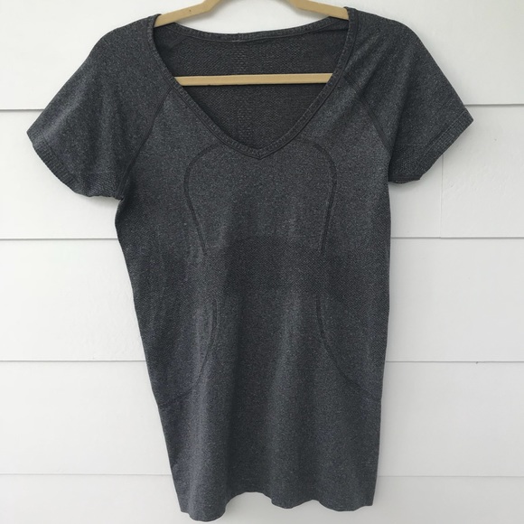 lululemon athletica Tops - LULULEMON Swiftly Tech Short Sleeve Shirt Size 8